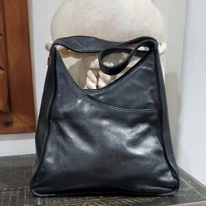 Perlina Black Leather Shoulder Bag